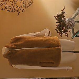 JCREW FAUX FUR VEST IN BEAUTIFUL GOLDEN TAN COLOR NWOT